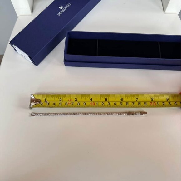 Swarovski Deluxe Tennis Bracelet - Picture 3 of 4